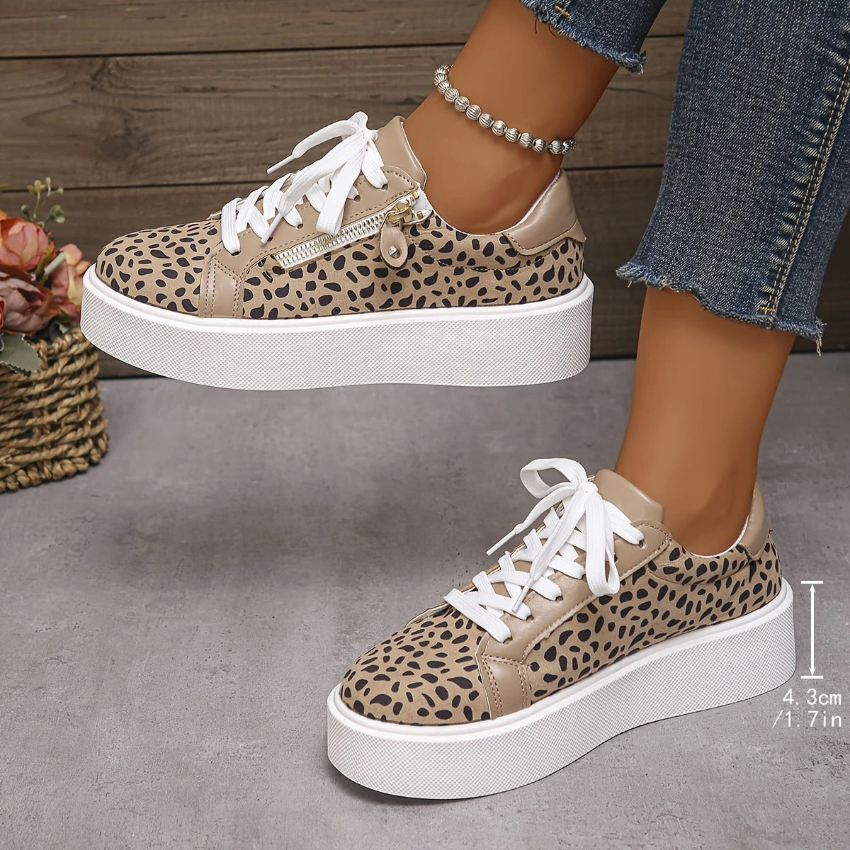 Stylish Leopard Print Lace-Up Sneakers